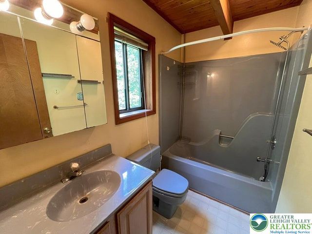 19 Petrarch Trail, Penn Forest Twp, PA 18210