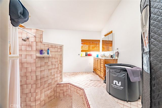 124 S Padre Juan Ave, Ojai, CA 93023