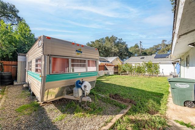 124 S Padre Juan Ave, Ojai, CA 93023