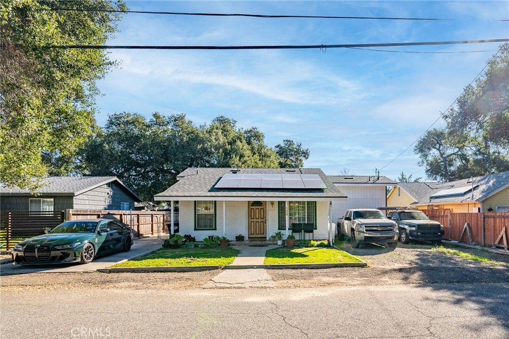 124 S Padre Juan Ave, Ojai, CA 93023