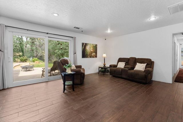 15086 Vista Knolls Drive, Redding, CA 96001