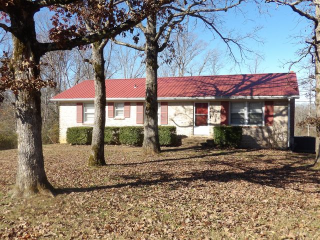 366 Powers Blvd, Waverly, TN 37185