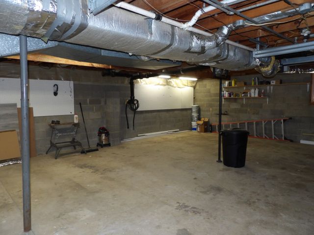 366 Powers Blvd, Waverly, TN 37185