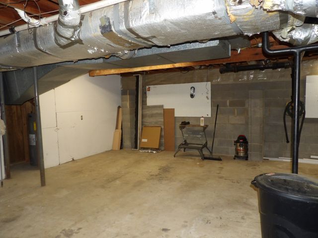 366 Powers Blvd, Waverly, TN 37185