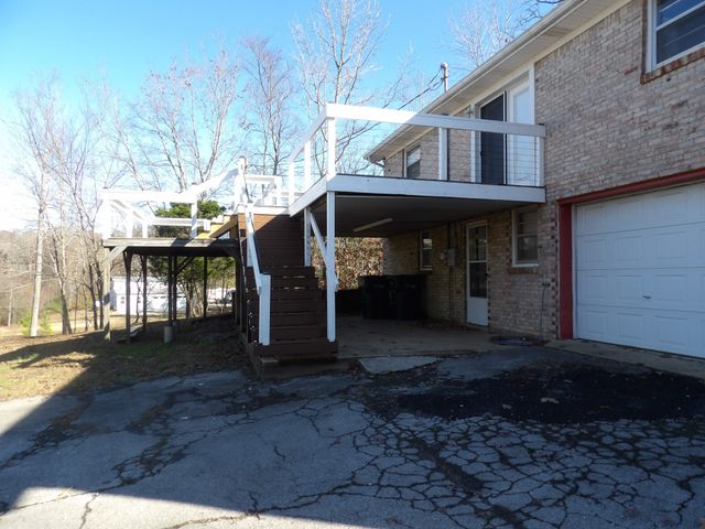 366 Powers Blvd, Waverly, TN 37185