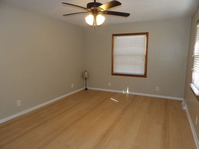 366 Powers Blvd, Waverly, TN 37185