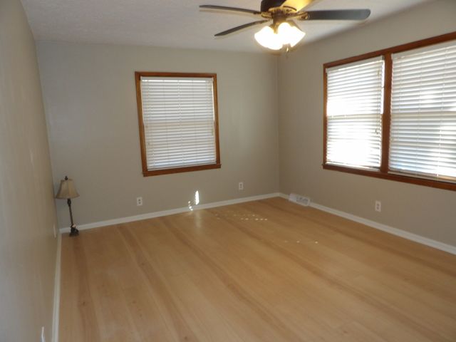 366 Powers Blvd, Waverly, TN 37185