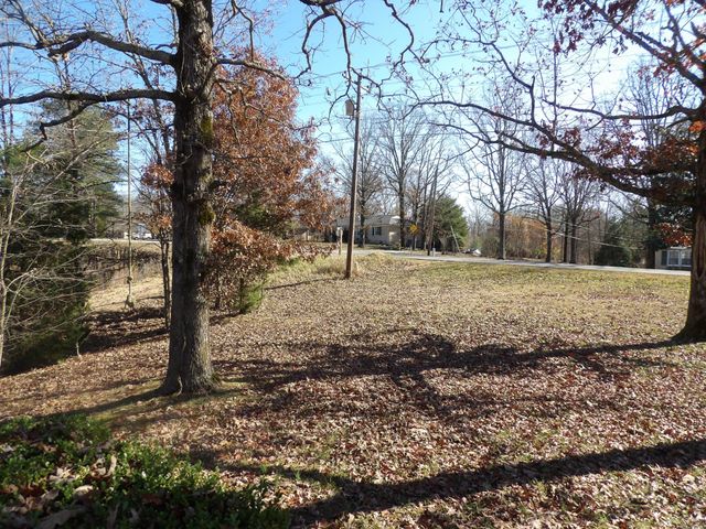 366 Powers Blvd, Waverly, TN 37185