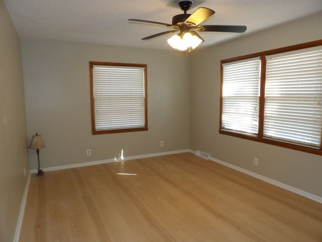 366 Powers Blvd, Waverly, TN 37185