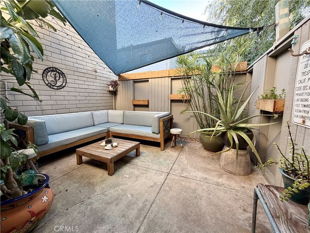 22030 Calvert 2, Woodland Hills, CA 91367