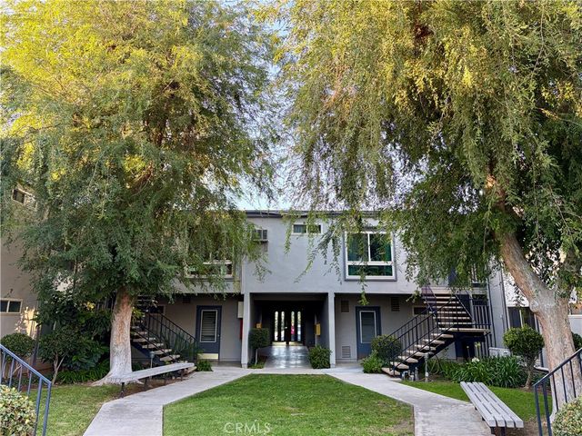22030 Calvert 2, Woodland Hills, CA 91367