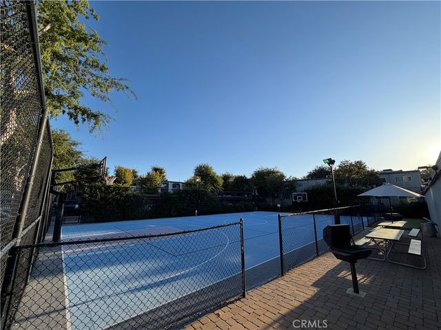 22030 Calvert 2, Woodland Hills, CA 91367