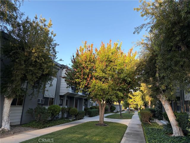 22030 Calvert 2, Woodland Hills, CA 91367