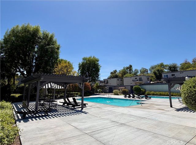 22030 Calvert 2, Woodland Hills, CA 91367