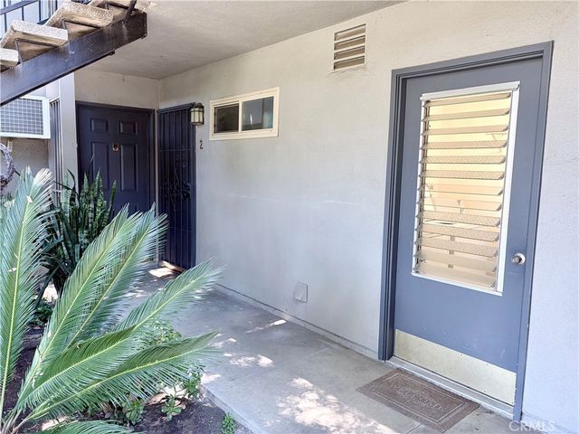 22030 Calvert 2, Woodland Hills, CA 91367