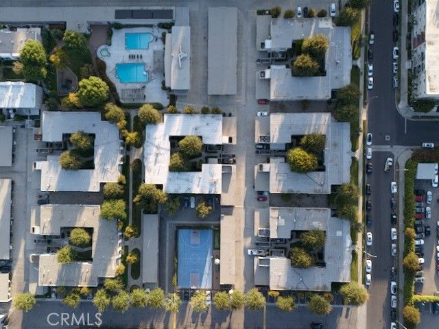 22030 Calvert 2, Woodland Hills, CA 91367