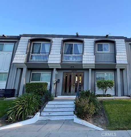 22030 Calvert 2, Woodland Hills, CA 91367