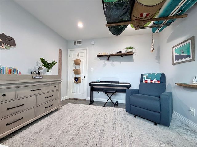 22030 Calvert 2, Woodland Hills, CA 91367