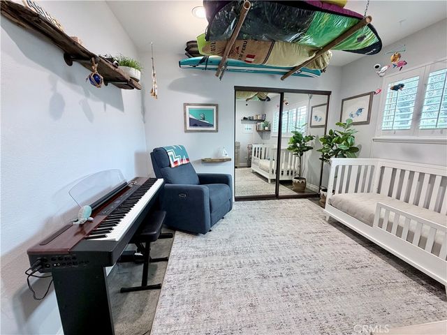 22030 Calvert 2, Woodland Hills, CA 91367