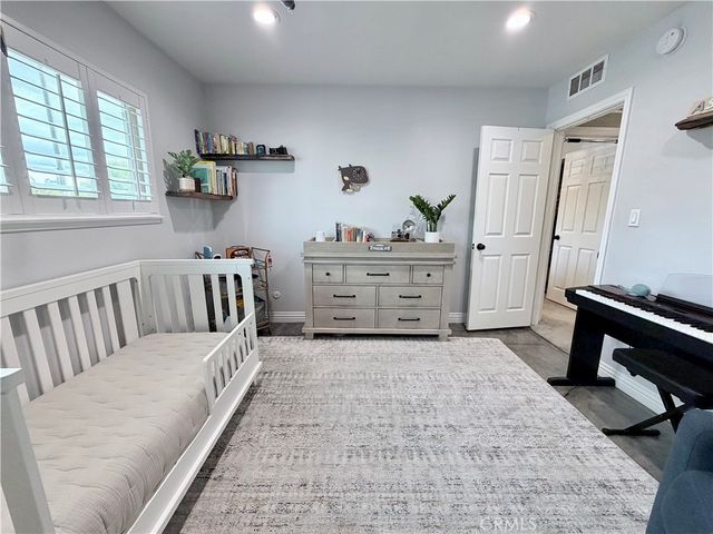 22030 Calvert 2, Woodland Hills, CA 91367