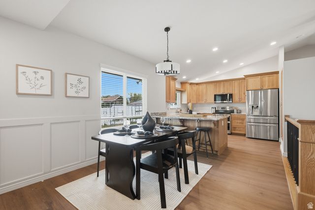38 W CLAY PARK DR, Murray, UT 84107