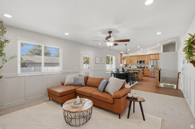 38 W CLAY PARK DR, Murray, UT 84107