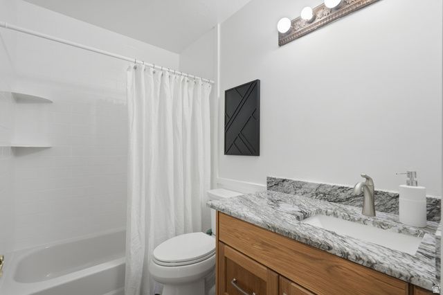 38 W CLAY PARK DR, Murray, UT 84107