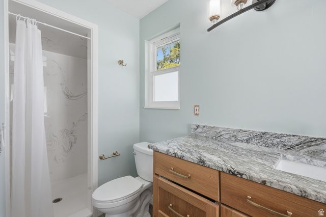 38 W CLAY PARK DR, Murray, UT 84107