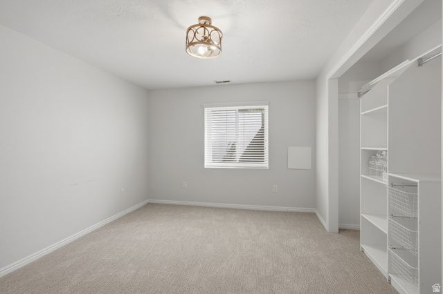 38 W CLAY PARK DR, Murray, UT 84107
