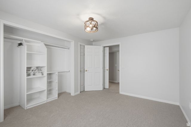 38 W CLAY PARK DR, Murray, UT 84107