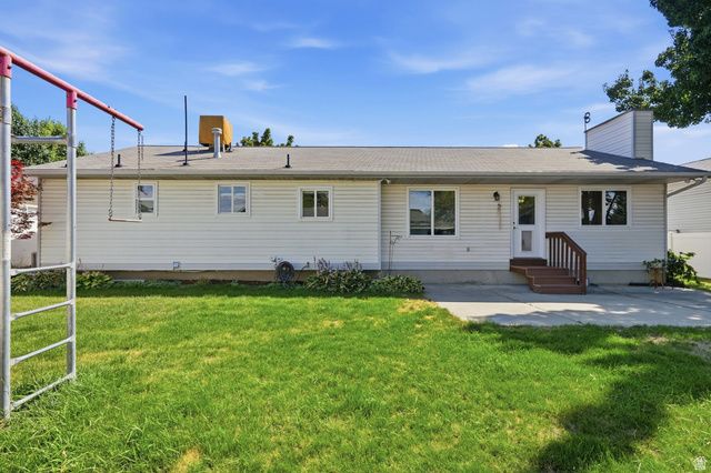 38 W CLAY PARK DR, Murray, UT 84107