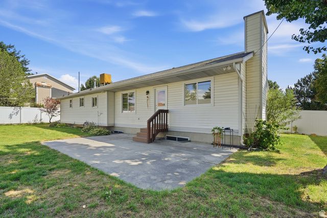 38 W CLAY PARK DR, Murray, UT 84107