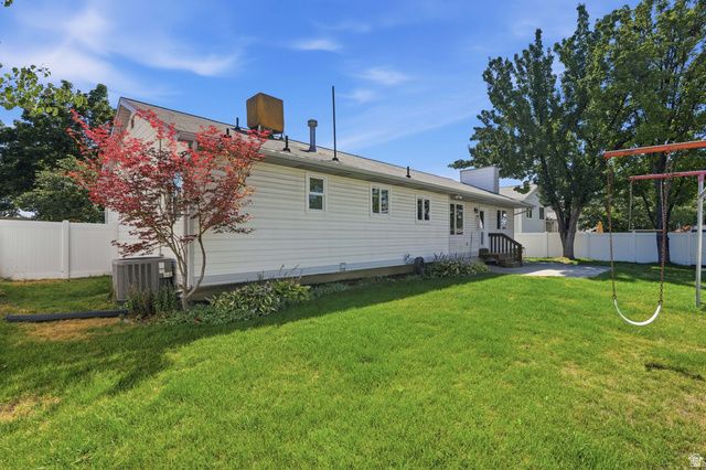 38 W CLAY PARK DR, Murray, UT 84107
