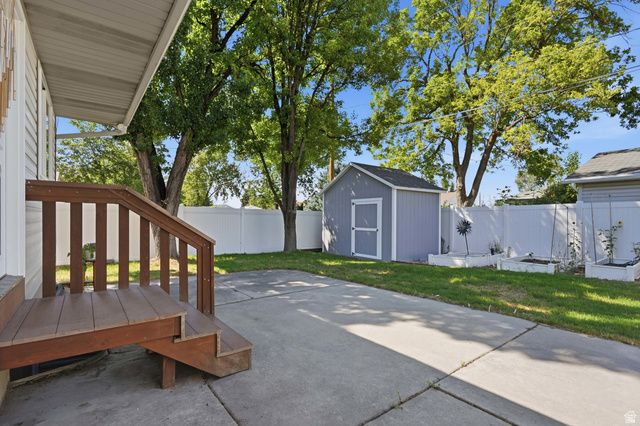 38 W CLAY PARK DR, Murray, UT 84107