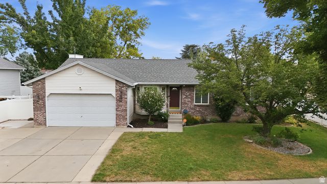 38 W CLAY PARK DR, Murray, UT 84107