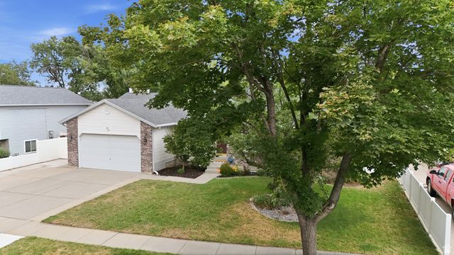 38 W CLAY PARK DR, Murray, UT 84107