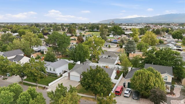 38 W CLAY PARK DR, Murray, UT 84107