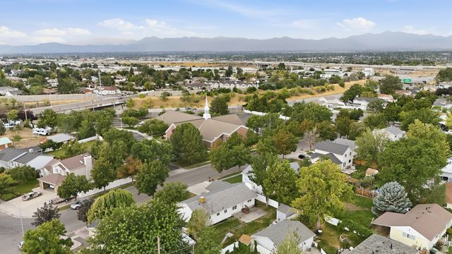 38 W CLAY PARK DR, Murray, UT 84107