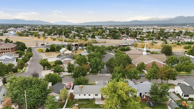 38 W CLAY PARK DR, Murray, UT 84107