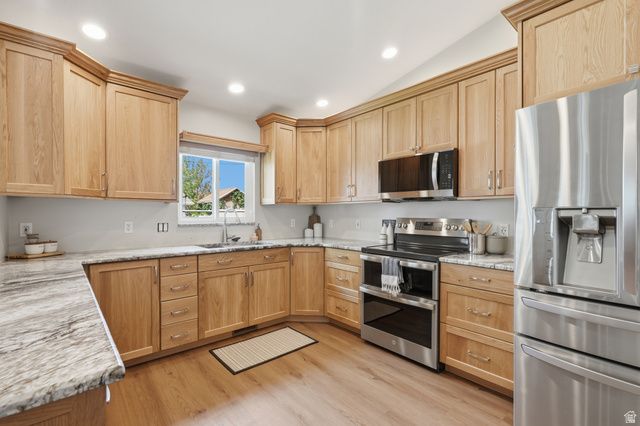 38 W CLAY PARK DR, Murray, UT 84107