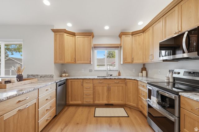 38 W CLAY PARK DR, Murray, UT 84107