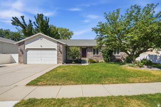 38 W CLAY PARK DR, Murray, UT 84107