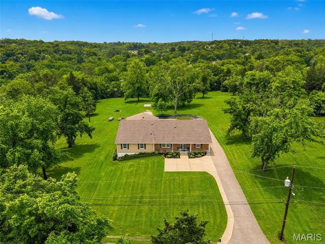 14 Ferndale Drive, Fenton, MO 63026