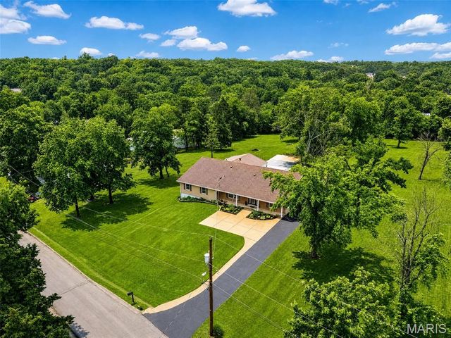 14 Ferndale Drive, Fenton, MO 63026