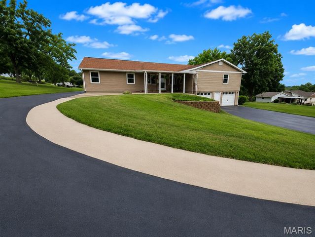 14 Ferndale Drive, Fenton, MO 63026