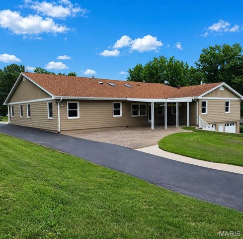 14 Ferndale Drive, Fenton, MO 63026