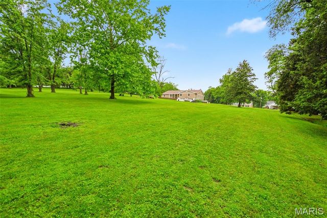 14 Ferndale Drive, Fenton, MO 63026