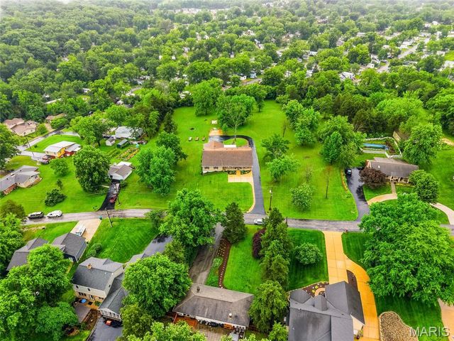 14 Ferndale Drive, Fenton, MO 63026