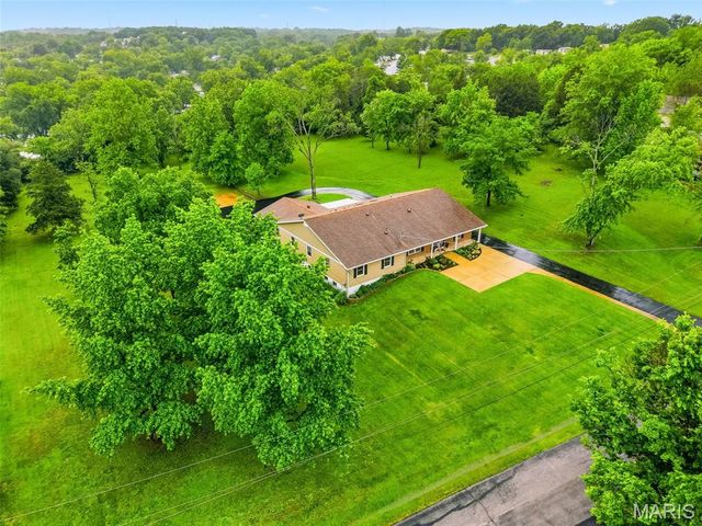 14 Ferndale Drive, Fenton, MO 63026