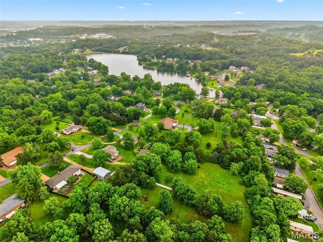 14 Ferndale Drive, Fenton, MO 63026